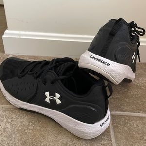 Men’s under armor Charged sneakers EUC